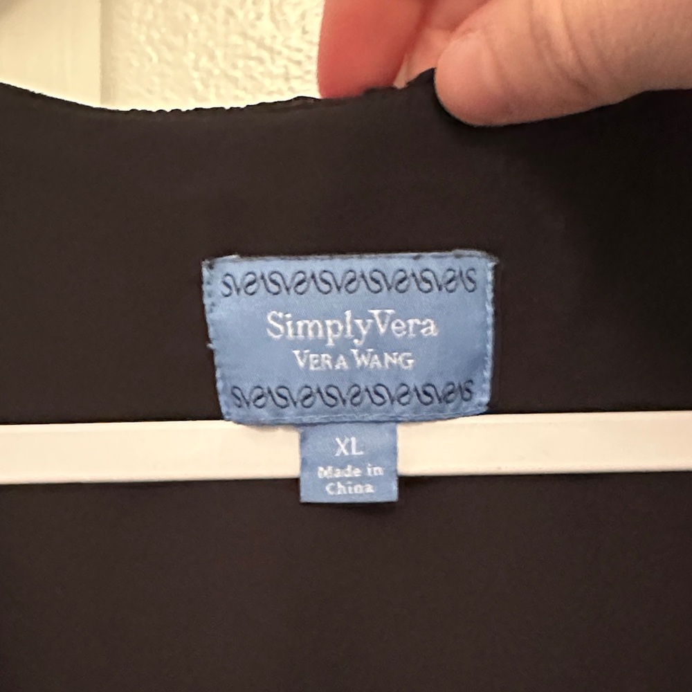 EUC Simply Vera Wang Tiered Ruffle Black Sleeveless Top Blouse - Picture 3 of 4